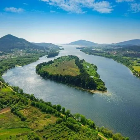 Casa Con Piscina A Orilla Del Rio Mino