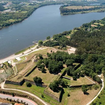 Casa Con Piscina A Orilla Del Rio Mino
