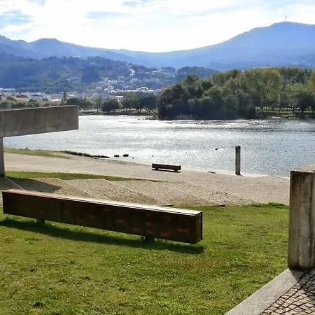 Casa Con Piscina A Orilla Del Rio Mino Hébergement de vacances Tomiño