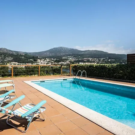 Casa Con Piscina A Orilla Del Rio Mino Tomino