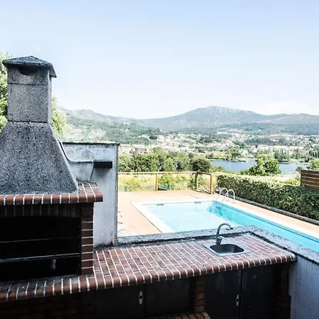 Casa Con Piscina A Orilla Del Rio Mino