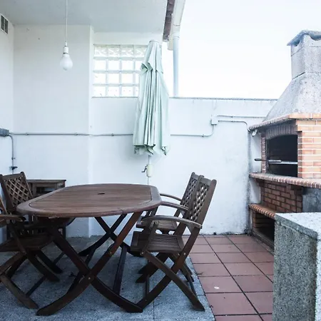 Casa Con Piscina A Orilla Del Rio Mino Tomino