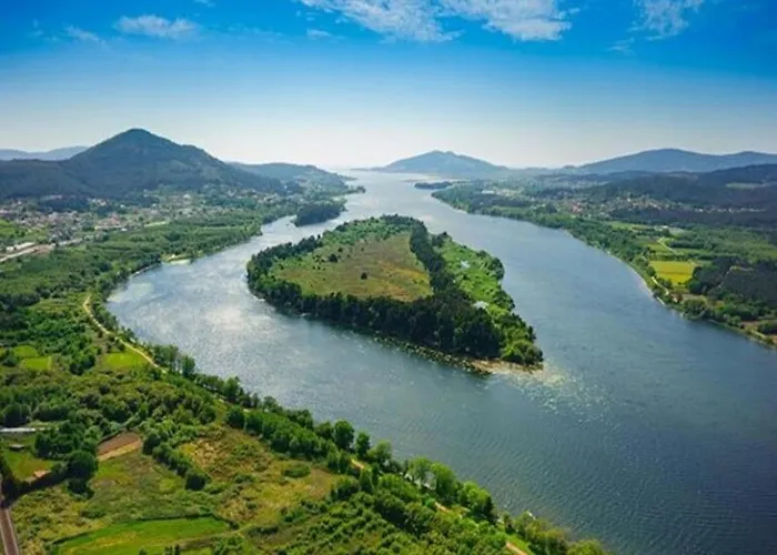 Casa Con Piscina A Orilla Del Rio Mino