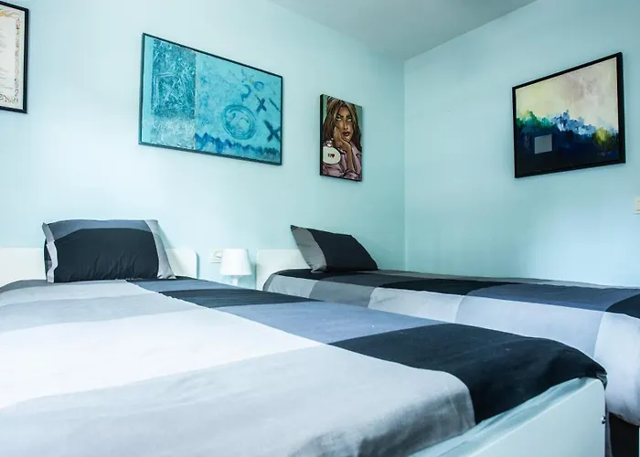 Casa Con Piscina A Orilla Del Rio Mino * Tomiño