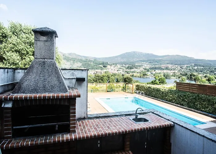 Casa Con Piscina A Orilla Del Rio Mino